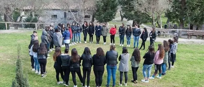 Niente selfie né WhatsApp, in gita senza smartphone: esperimento riuscito a Locri (VIDEO)