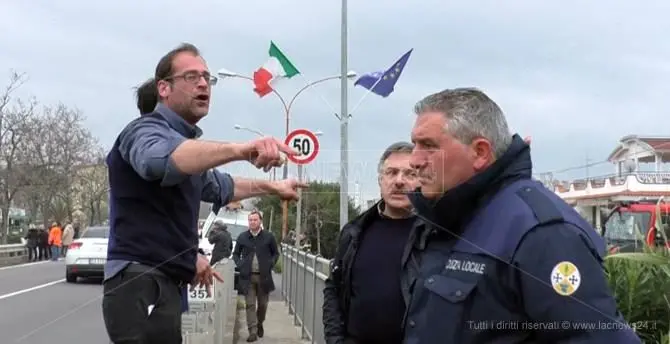 Nocera in ginocchio dopo le mareggiate, la rabbia dei cittadini: «Si poteva evitare» (VIDEO)