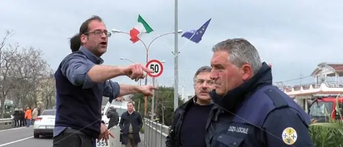 Nocera in ginocchio dopo le mareggiate, la rabbia dei cittadini: «Si poteva evitare» (VIDEO)