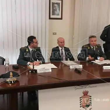 Intestazione fittizia e autoriciclaggio, misure cautelari nel Cosentino (VIDEO)