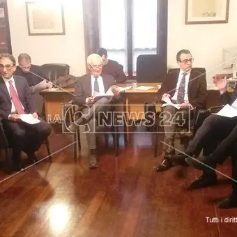 Forti polemiche e intesa raggiunta a fatica fra le due aziende ospedaliere di Catanzaro