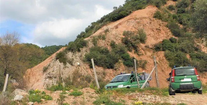 Zagarise, cava abusiva: denunciate due persone