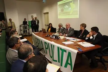 Rifiuti, Oliverio: '220 milioni di euro per il nuovo piano regionale'