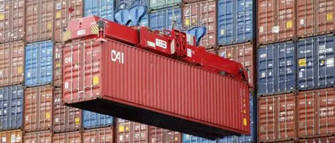 Maxi sequestro di prodotti contraffatti al Porto di Gioia