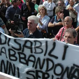 'Se proprio dobbiamo morire lo facciamo con dignità': la protesta dei pazienti del Centro recupero neurologico di Locri