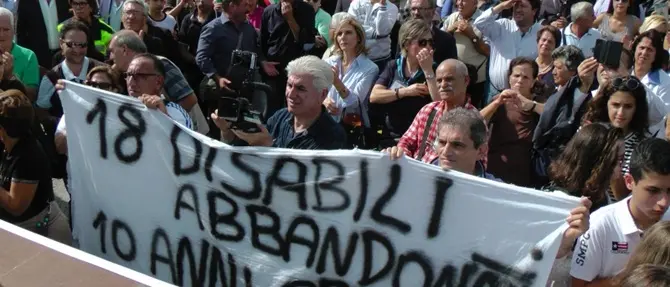 'Se proprio dobbiamo morire lo facciamo con dignità': la protesta dei pazienti del Centro recupero neurologico di Locri