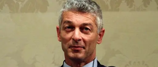 Verso le amministrative di Cosenza, Mario Corbelli si propone ai 5stelle. Morra: Serve umiltà