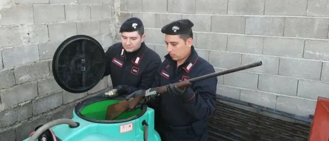 Isola Capo Rizzuto, armi nascoste in una cisterna: un arresto