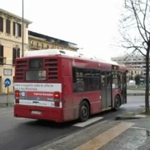 Uomo senza vita sul bus Quattromiglia - Cosenza