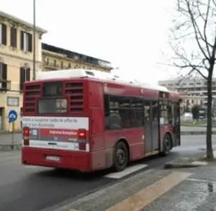 Uomo senza vita sul bus Quattromiglia - Cosenza