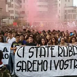 Studenti in piazza contro la riforma della scuola