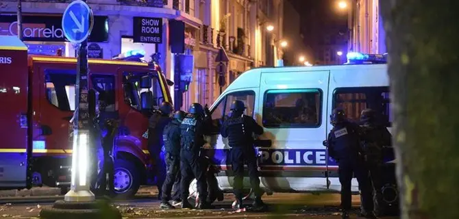 Terroristi islamici esultano in carcere dopo la strage di Parigi