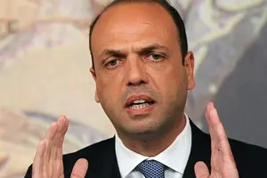 Il ministro della Giustizia, Angelino Alfano, in una immagine del 09 giugno 2011 nella sala stampa di palazzo Chigi a Roma. ANSA/MAURIZIO BRAMBATTI , ANSA