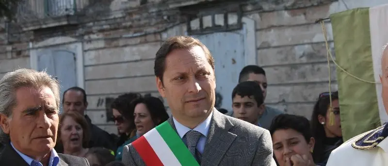 Rossano: finisce l'amministrazione Antoniotti, tredici consiglieri si dimettono