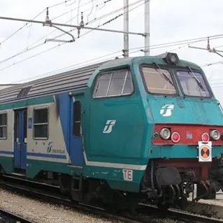 Trolley abbandonato su un treno, allarme bomba a Scalea