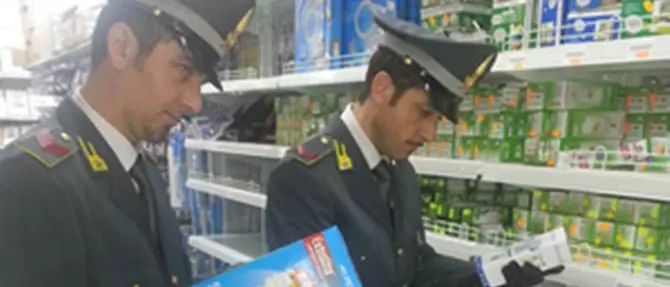 Maxi sequestro di prodotti contraffatti a Gioia Tauro