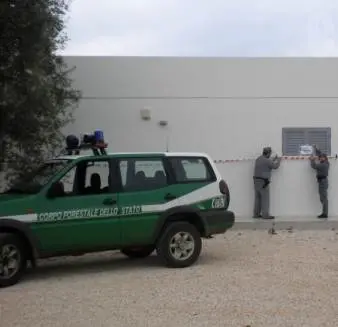 Reggio: sequestrato complesso edilizio abusivo, otto indagati