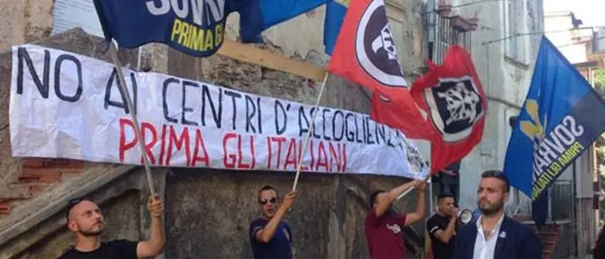 Lamezia, un ex teatro diventerà centro per immigrati, Gianturco e Ruberto: ‘La priorità agli italiani’