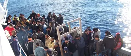 Reggio: sbarcati 906 migranti