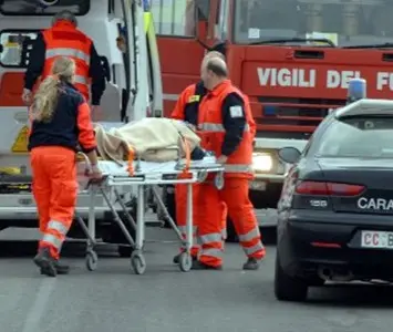 Reggio, giovane di 25 anni muore cadendo con lo scooter