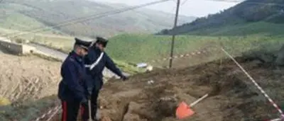 Sorpresi ad effettuare scavi archeologici, due denunce nel crotonese