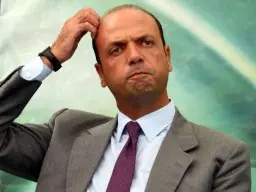 La Ue boccia Alfano: 'Identificazione migranti deficitaria'