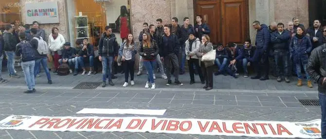 Vibo, i lavoratori della Provincia interrompono la protesta