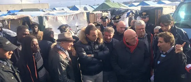 Tendopoli migranti a Rosarno, Oliverio: ‘Chiudere questi campi-lager’