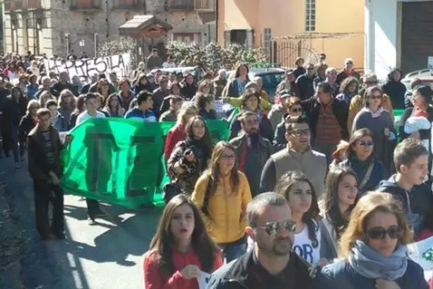 Corteo a Celico contro la discarica , ANSA