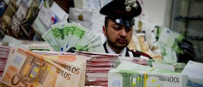 Ai domiciliari con oltre 1,5 mln di euro, denunciati tre fratelli nel reggino