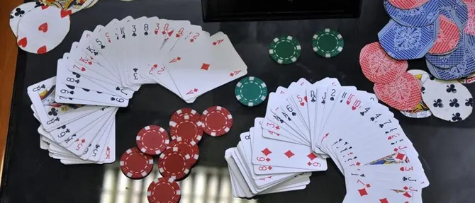 Centro scommesse trasformato in bisca clandestina, 28 denunciati