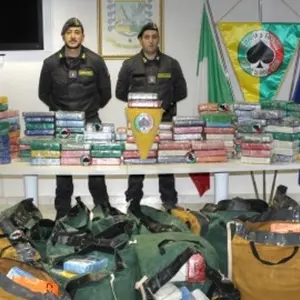 Maxi sequestro di droga proveniente dal Cile al porto di Gioia Tauro | VIDEO