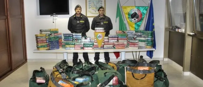 Maxi sequestro di droga proveniente dal Cile al porto di Gioia Tauro | VIDEO