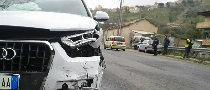 Incidente stradale a Vibo: grave 17enne -VIDEO