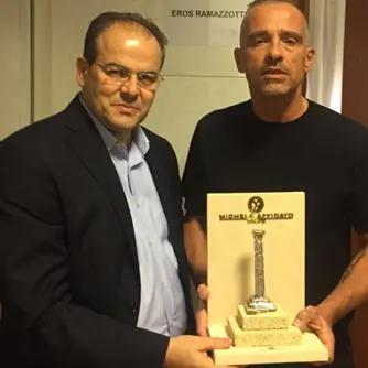 Sanremo 2016: a Eros Ramazzotti la Colonna d’Argento di Michele Affidato