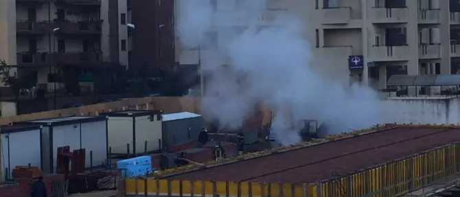 Vibo, in fiamme un mezzo al lavoro per il nuovo teatro. Incendio doloso -FOTO/VIDEO