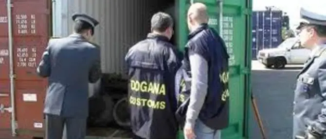 Maxisequestro di giocattoli contraffatti al Porto di Gioia