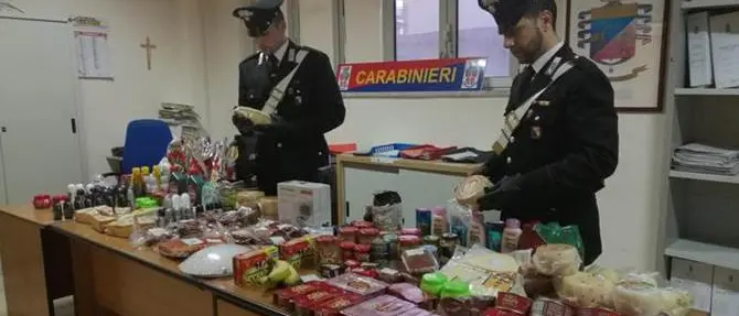 Rubano merce per un totale di 5000 euro, quattro arresti