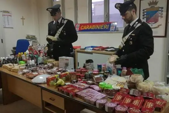 Quattro arresti a Crotone per furto generi alimentari , ANSA