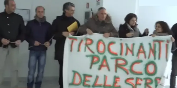 Parco delle Serre: ex tirocinanti passano la notte davanti alla Regione