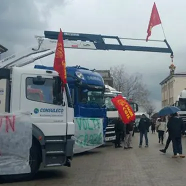 Emergenza lavoro, operai 'Consuleco' occupano sala consiliare di Bisignano