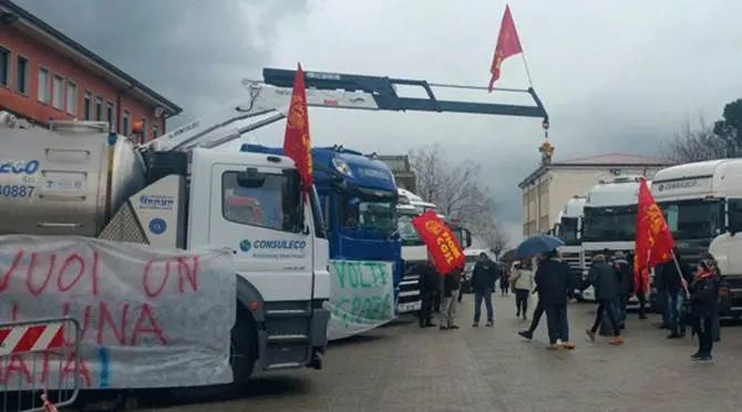 Emergenza lavoro, operai 'Consuleco' occupano sala consiliare di Bisignano