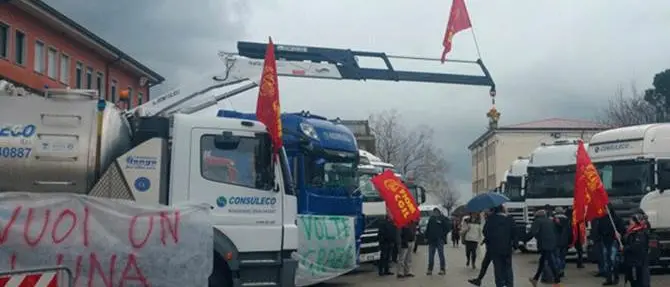 Emergenza lavoro, operai 'Consuleco' occupano sala consiliare di Bisignano