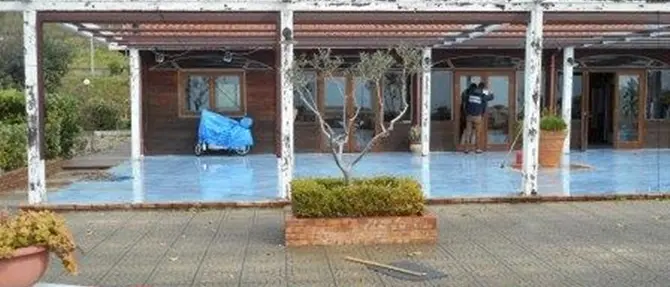 Occupazione abusiva di area demaniale: sequestrata struttura turistica a Paola