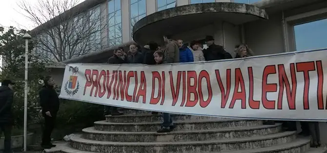 Ennesima protesta dei lavoratori della provincia di Vibo