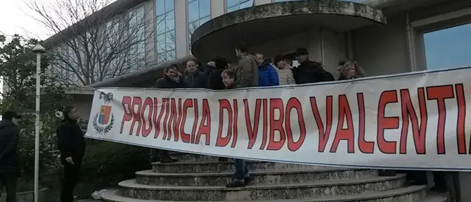 Ennesima protesta dei lavoratori della provincia di Vibo
