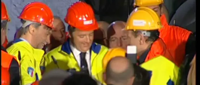 Renzi da Mormanno: 'La Salerno-Reggio è il simbolo delle cose che non vanno' FOTO-VIDEO