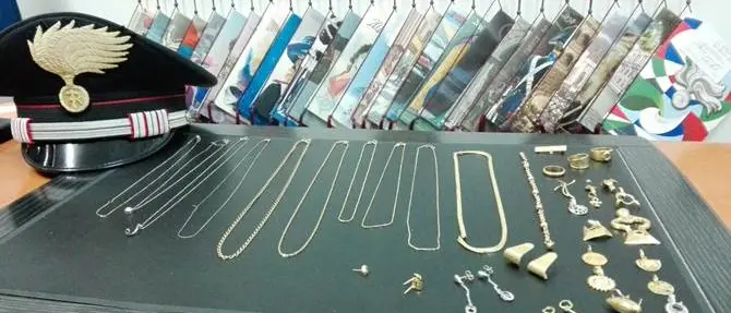Un compro oro deposito di refurtiva, i carabinieri lo scoprono e denunciano gli autori del furto