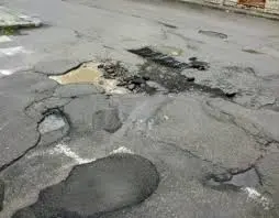 Strade provinciali dissestate: protesta dei sindaci del crotonese