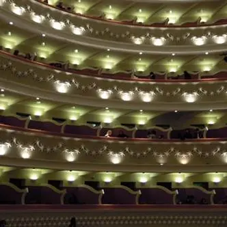 'Una famiglia quasi perfetta' in scena domani a Catanzaro